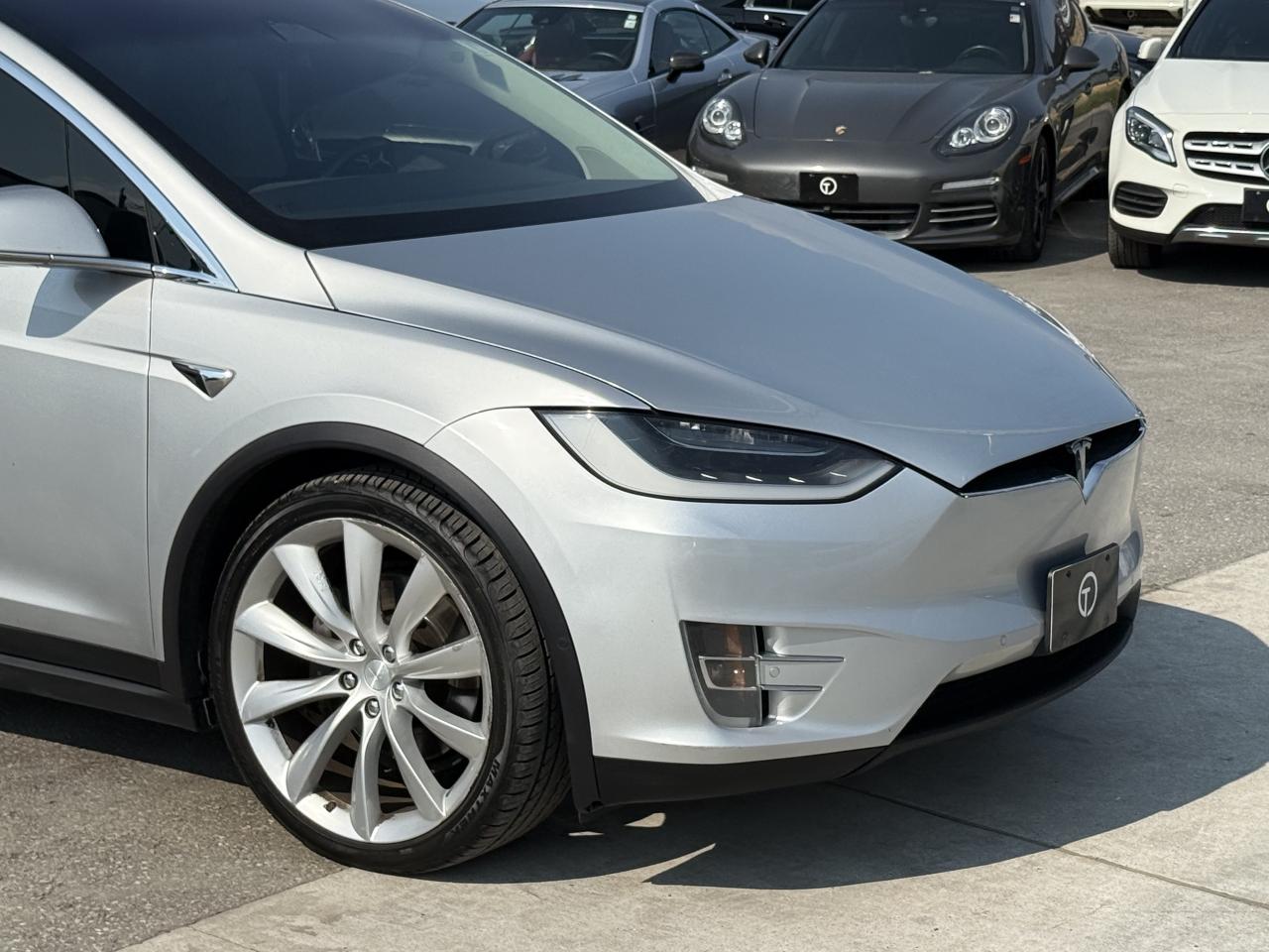 2017 Tesla Model X 90D | STANDARD CONNECTIVITY | AUTOPILOT | LOADED - Photo #9