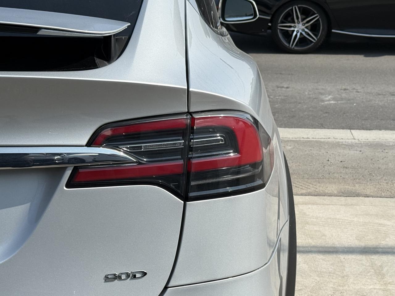 2017 Tesla Model X 90D | STANDARD CONNECTIVITY | AUTOPILOT | LOADED - Photo #12