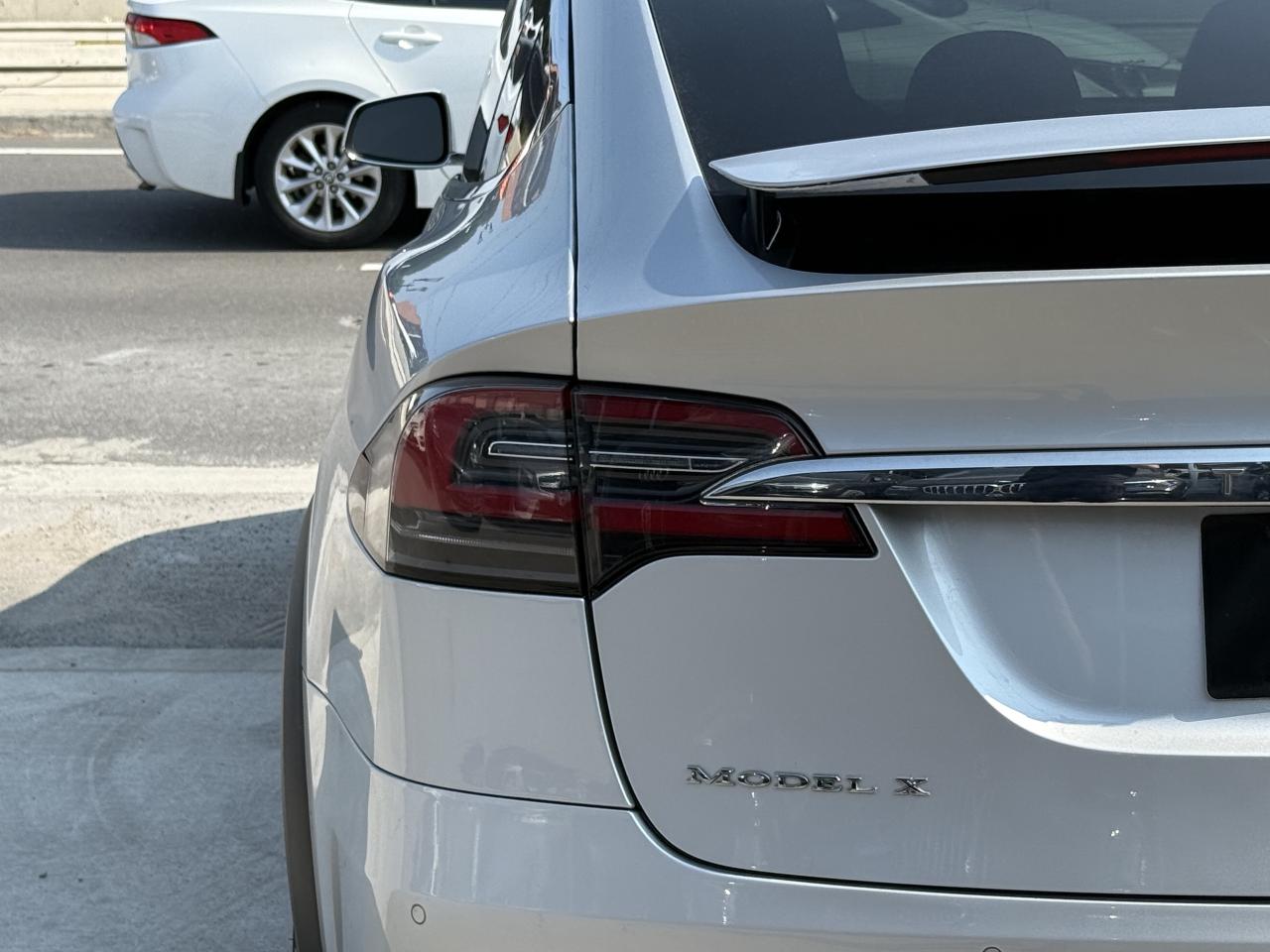 2017 Tesla Model X 90D | STANDARD CONNECTIVITY | AUTOPILOT | LOADED - Photo #14