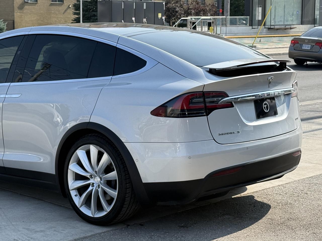 2017 Tesla Model X 90D | STANDARD CONNECTIVITY | AUTOPILOT | LOADED - Photo #15