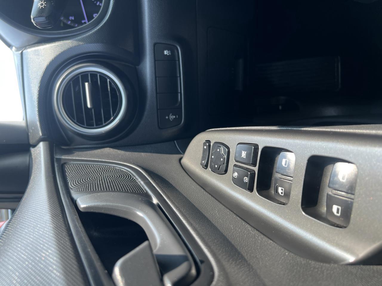 2020 Hyundai KONA 2.0L Essential AWD Photo