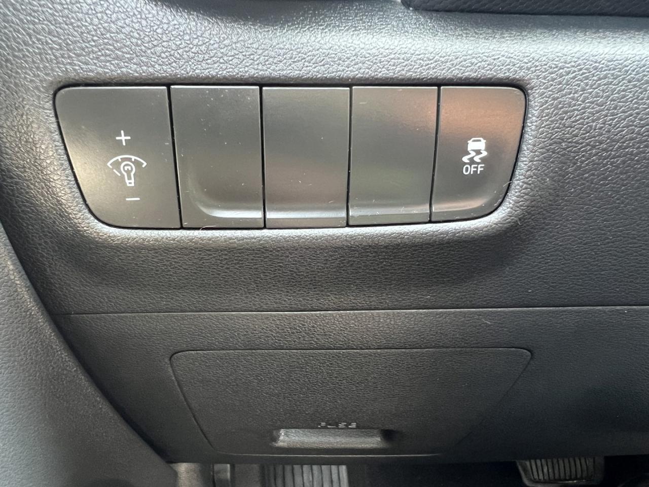 2020 Hyundai KONA 2.0L Essential AWD Photo