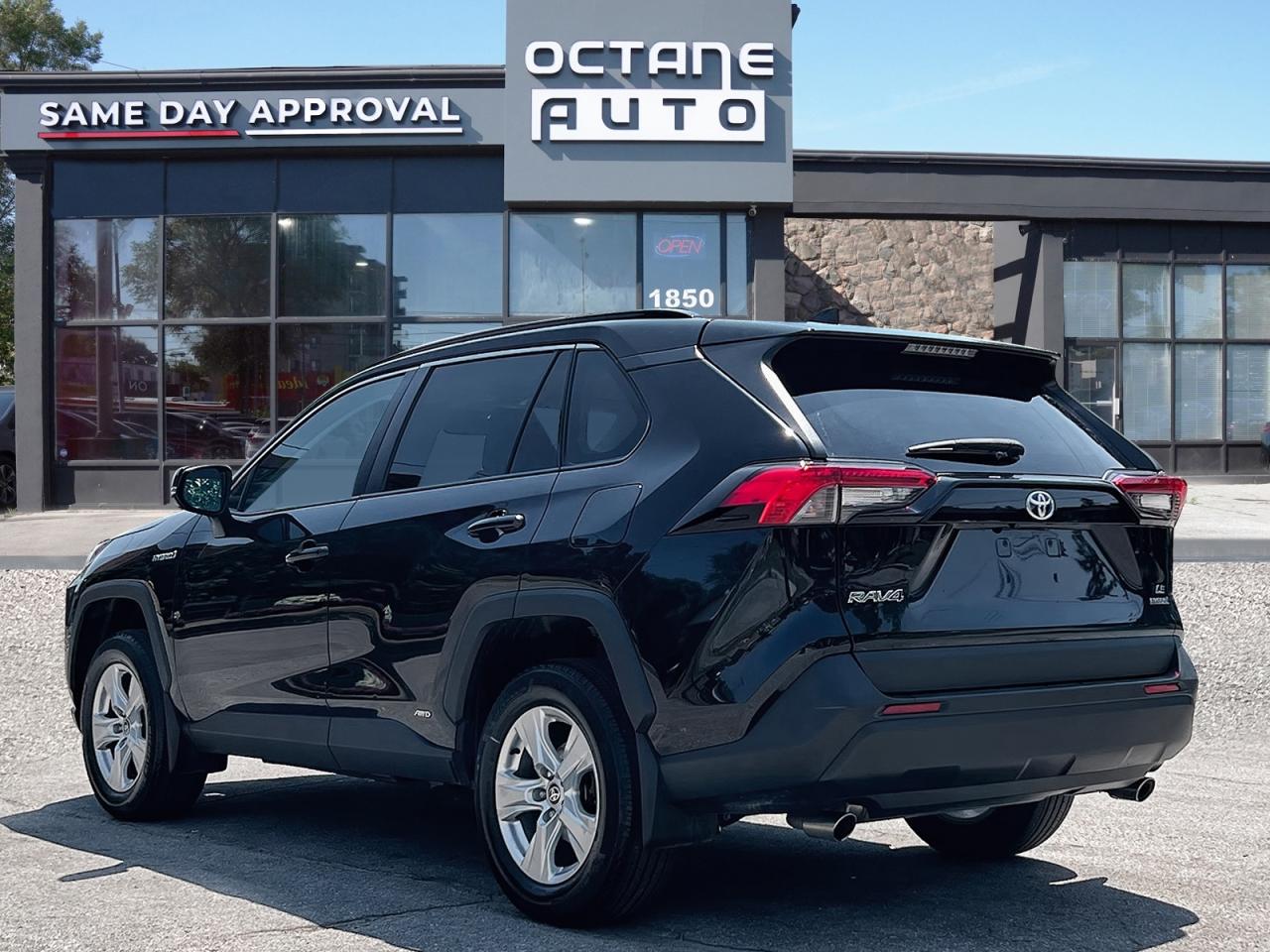 2021 Toyota RAV4 Hybrid LE AWD - Photo #4