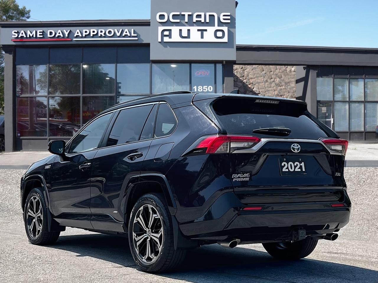 2021 Toyota RAV4 Prime XSE AWD - Photo #4
