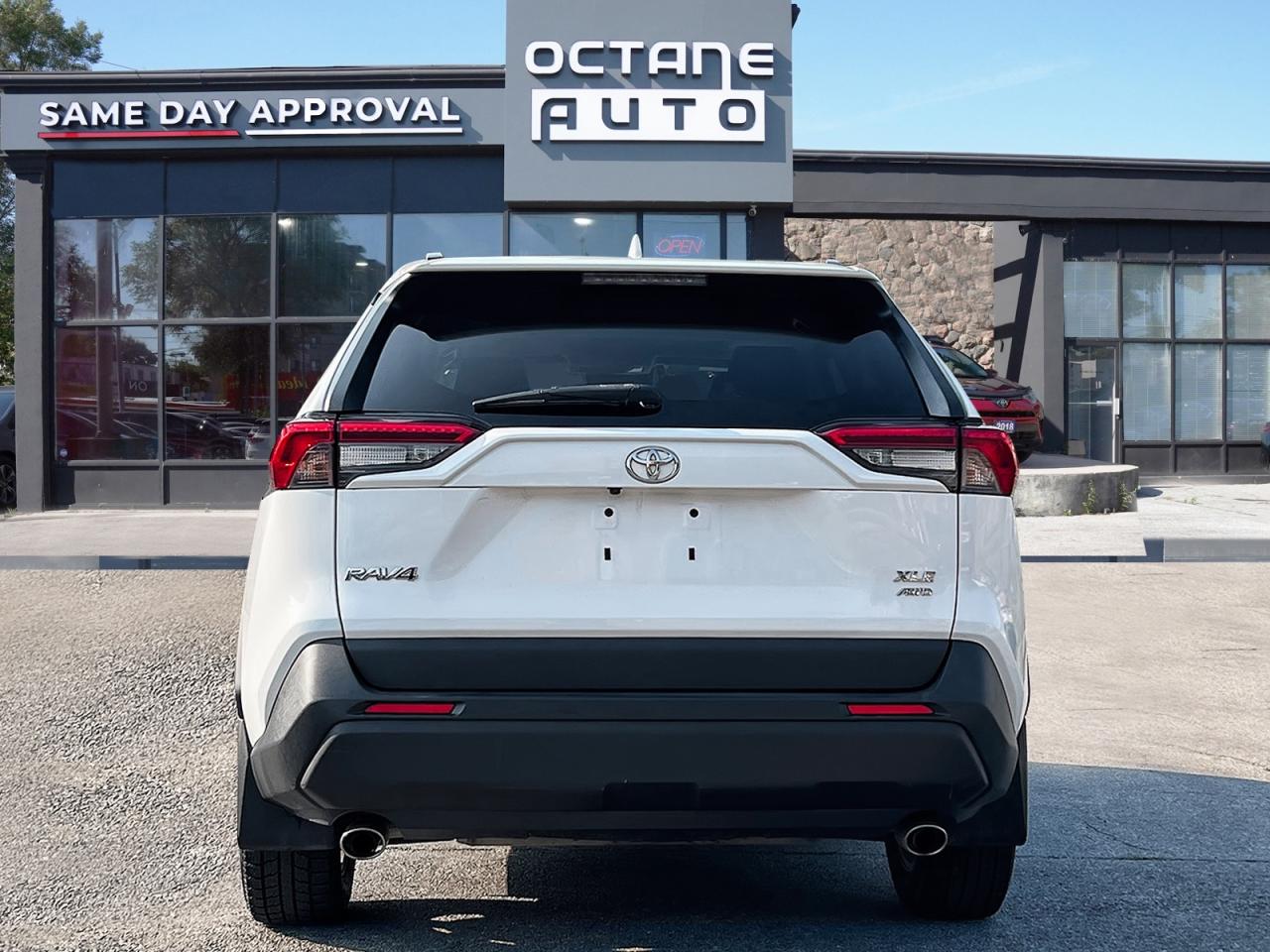 2020 Toyota RAV4 XLE AWD - Photo #5