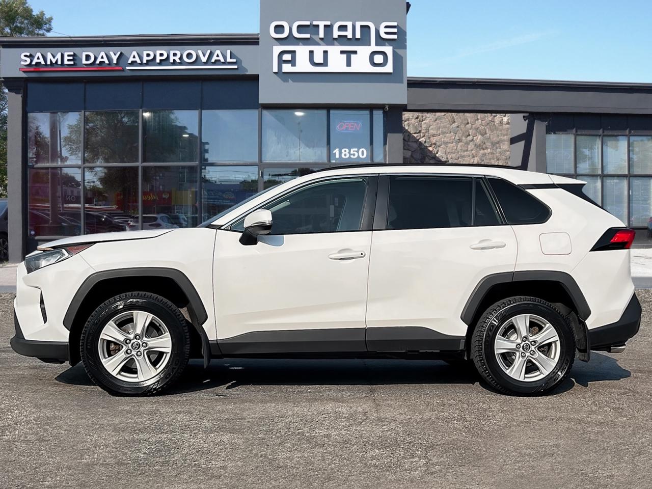 2020 Toyota RAV4 XLE AWD - Photo #3