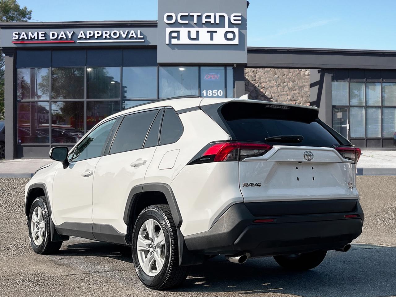 2020 Toyota RAV4 XLE AWD - Photo #4