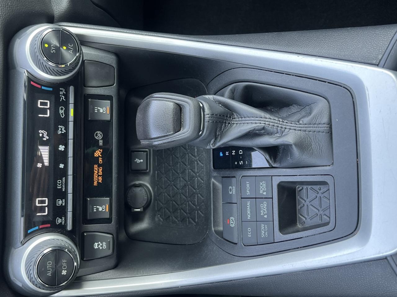 2020 Toyota RAV4 XLE AWD - Photo #20