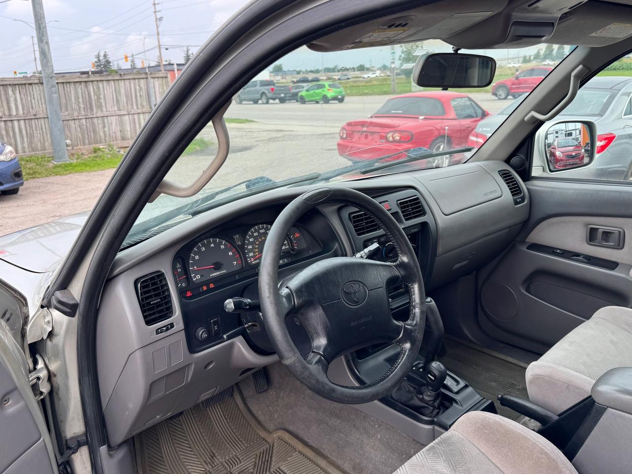 2001 Toyota 4Runner SR5 - Photo #10
