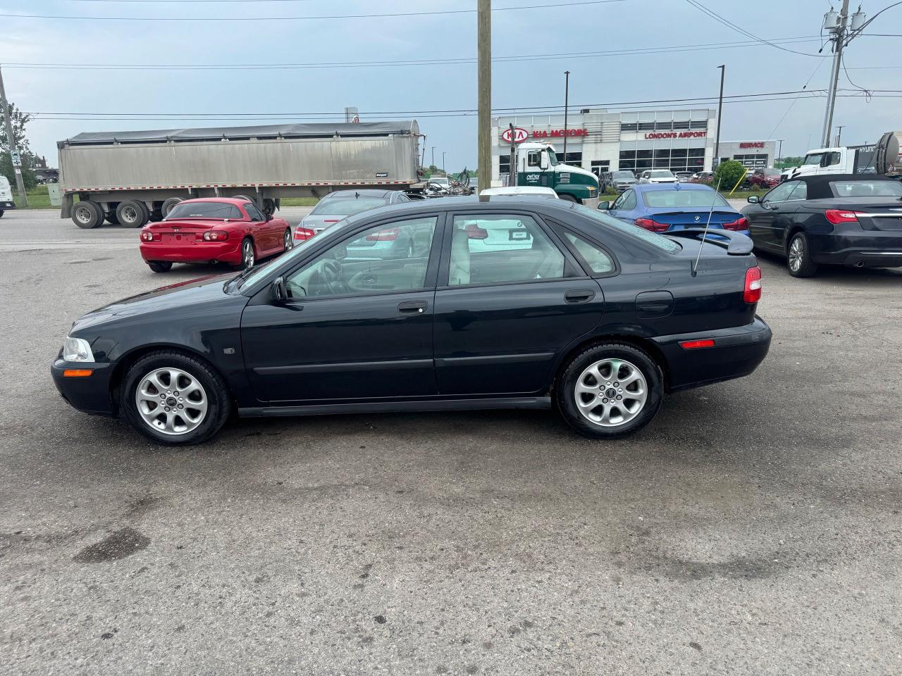 2001 Volvo S40  - Photo #2