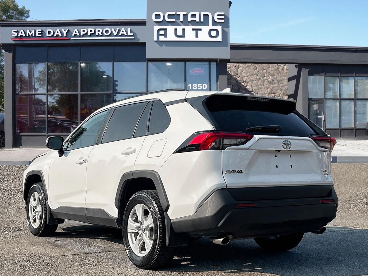2020 Toyota RAV4 XLE AWD - Photo #4