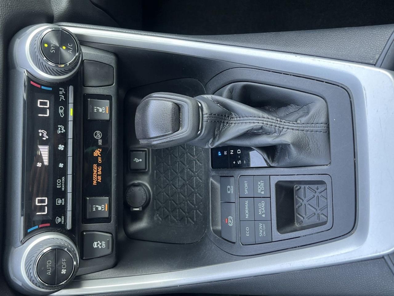 2020 Toyota RAV4 XLE AWD - Photo #20