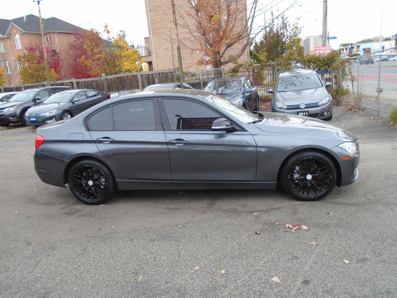2013 BMW 3 Series 328 X DRIVE/ SPORT PACKAGE/ LOADED / AWD/ SUNROOF - Photo #4