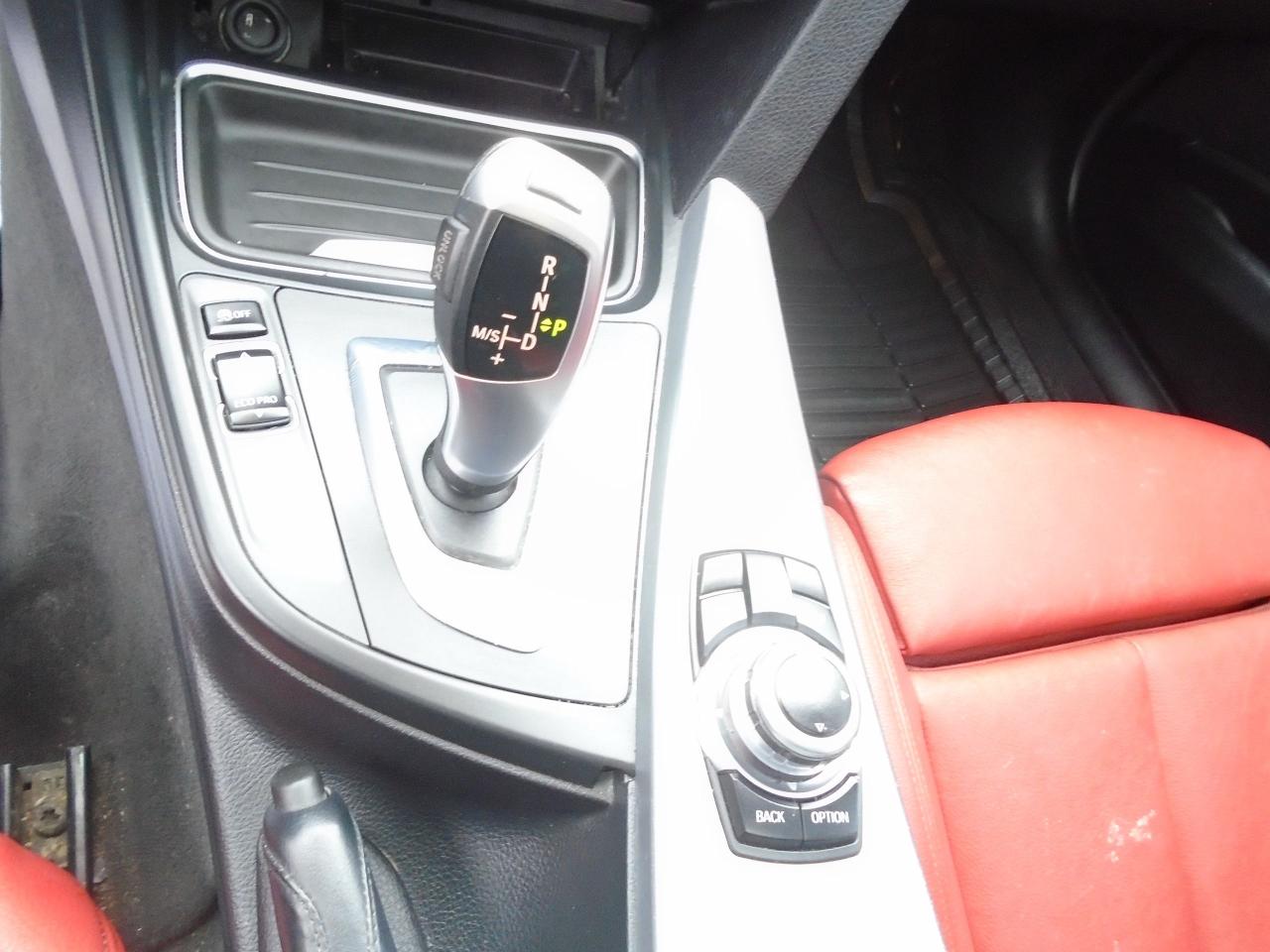 2013 BMW 3 Series 328 X DRIVE/ SPORT PACKAGE/ LOADED / AWD/ SUNROOF - Photo #19