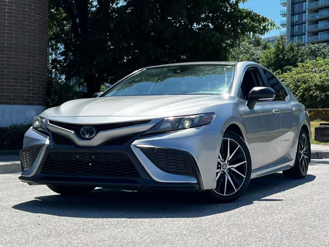Used 2021 Toyota Camry Hybrid SE Auto/ CLEAN TITLE/ BC LOCAL for sale in Richmond, BC