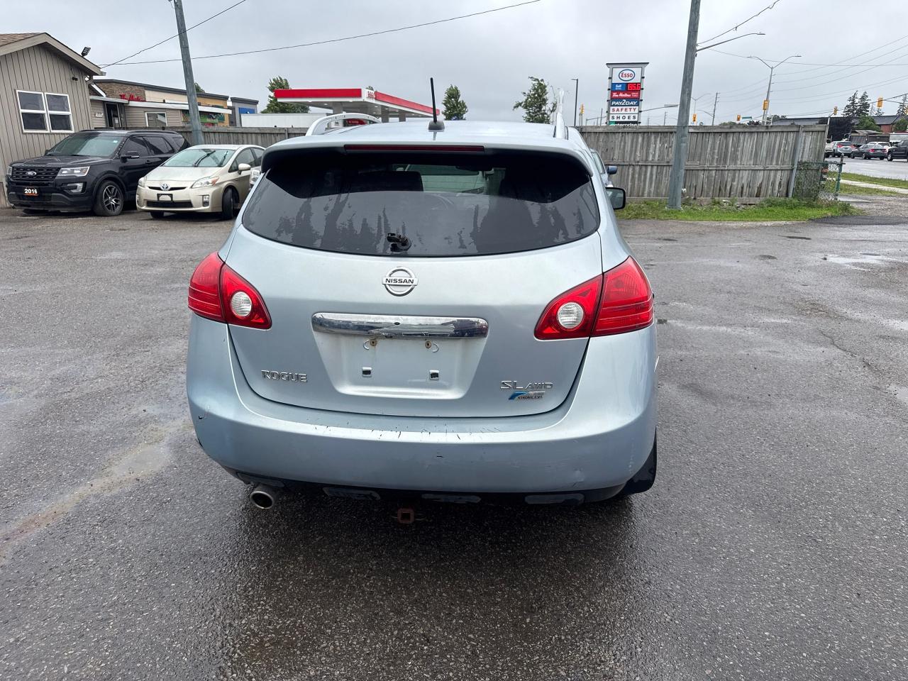 2011 Nissan Rogue SV - Photo #4
