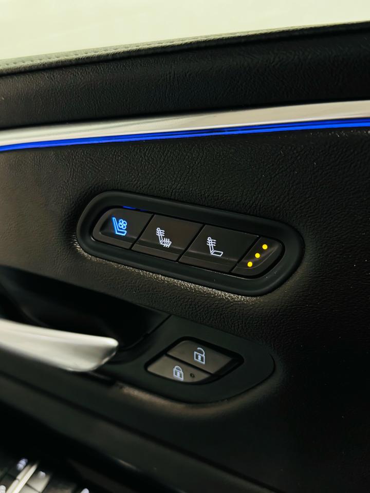 2023 Cadillac Escalade 4WD Premium Luxury - Photo #9