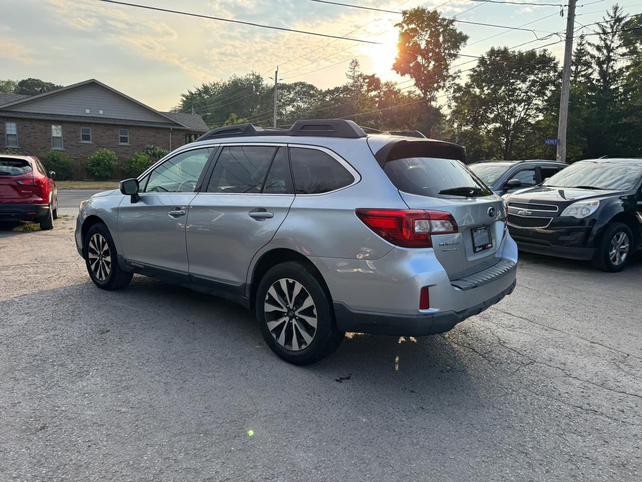 2015 Subaru Outback 2.5i w/Limited & Tech Pkg - Photo #5