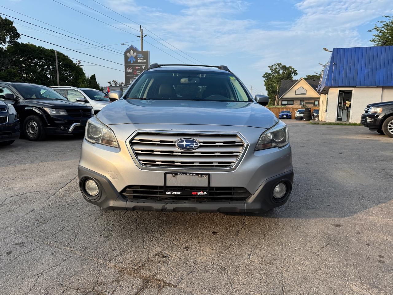 2015 Subaru Outback 2.5i w/Limited & Tech Pkg - Photo #2