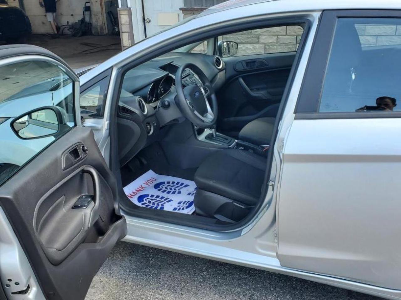 2019 Ford Fiesta SE - Photo #9