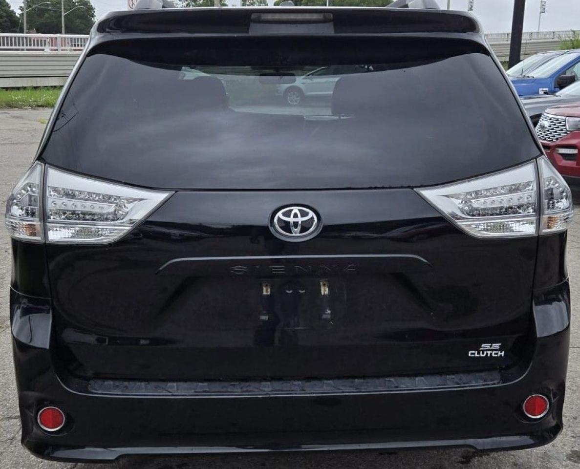 2017 Toyota Sienna SE / NO ACCIDENTS/ 7 SEATER / LEATHER / ROOF / NAV - Photo #3