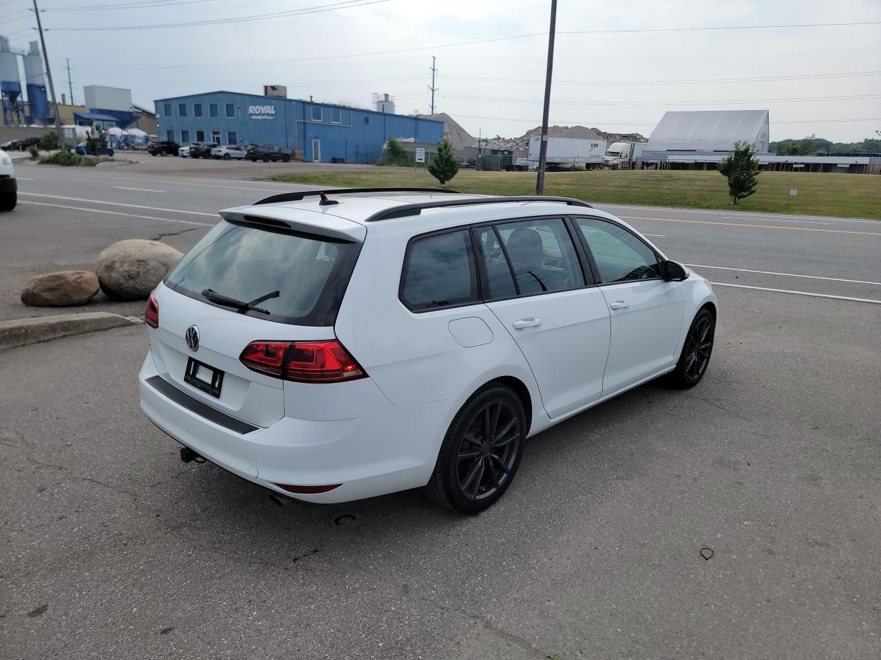 2017 Volkswagen Golf SportWagen Comfortline Photo4