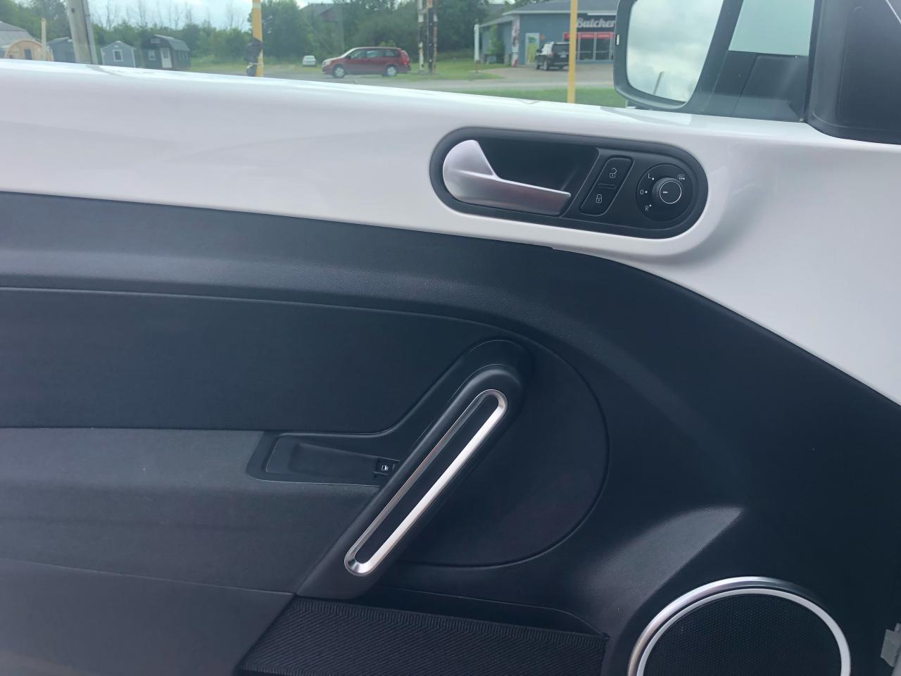 2018 Volkswagen Beetle Trendline - Photo #11