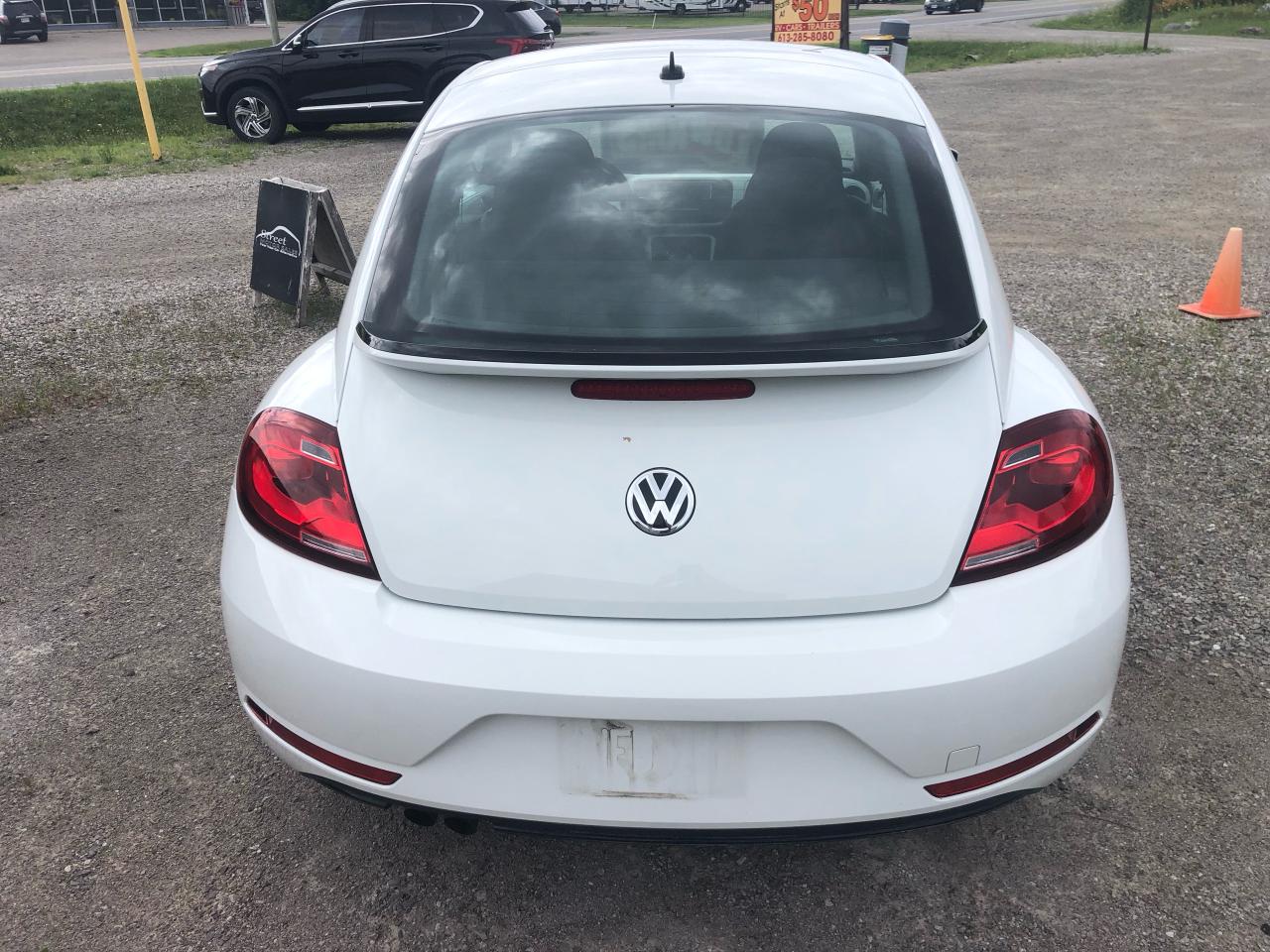 2018 Volkswagen Beetle Trendline - Photo #4