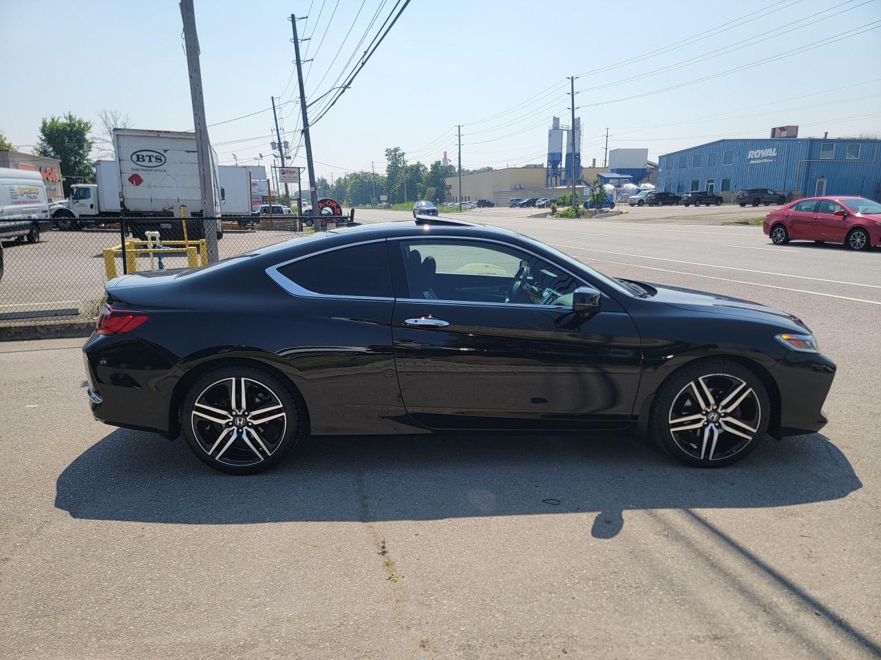 2017 Honda Accord Touring Photo3