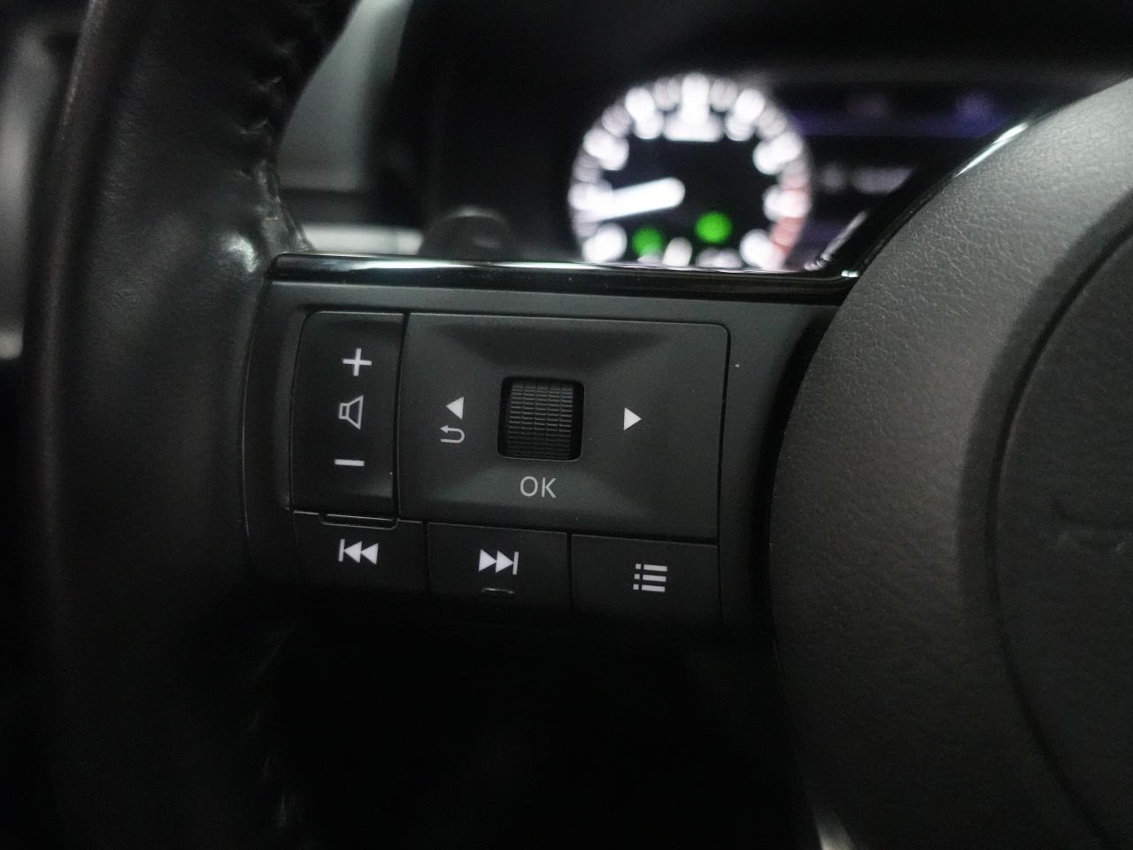 2022 Nissan Pathfinder SL | AWD | 8Pass | Nav | Sunroof | BSM | CarPlay