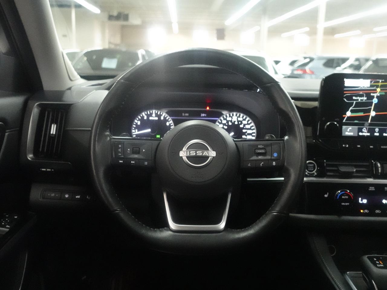 2022 Nissan Pathfinder SL | AWD | 8Pass | Nav | Sunroof | BSM | CarPlay