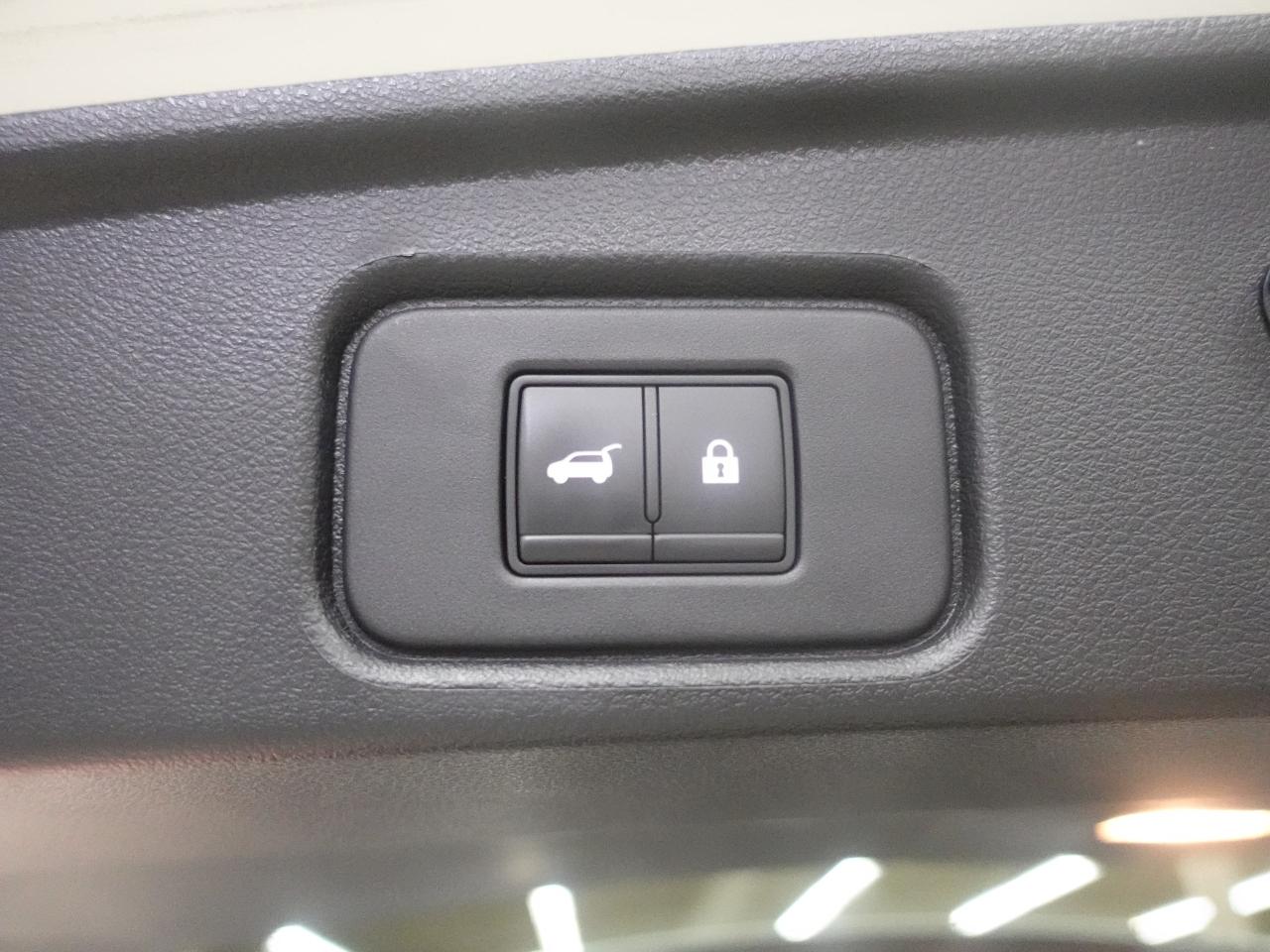 2022 Nissan Pathfinder SL | AWD | 8Pass | Nav | Sunroof | BSM | CarPlay