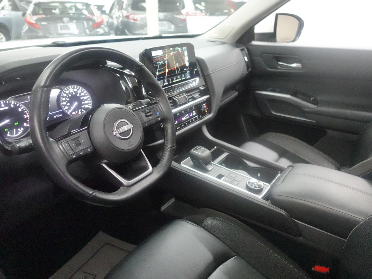 2022 Nissan Pathfinder SL | AWD | 8Pass | Nav | Sunroof | BSM | CarPlay