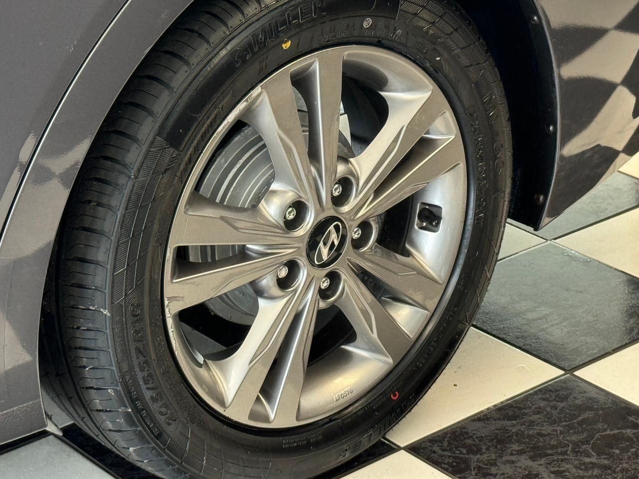 2018 Hyundai Elantra GL Manual+Camera+ApplePlay+Blind Spot+CLEAN CARFAX Photo