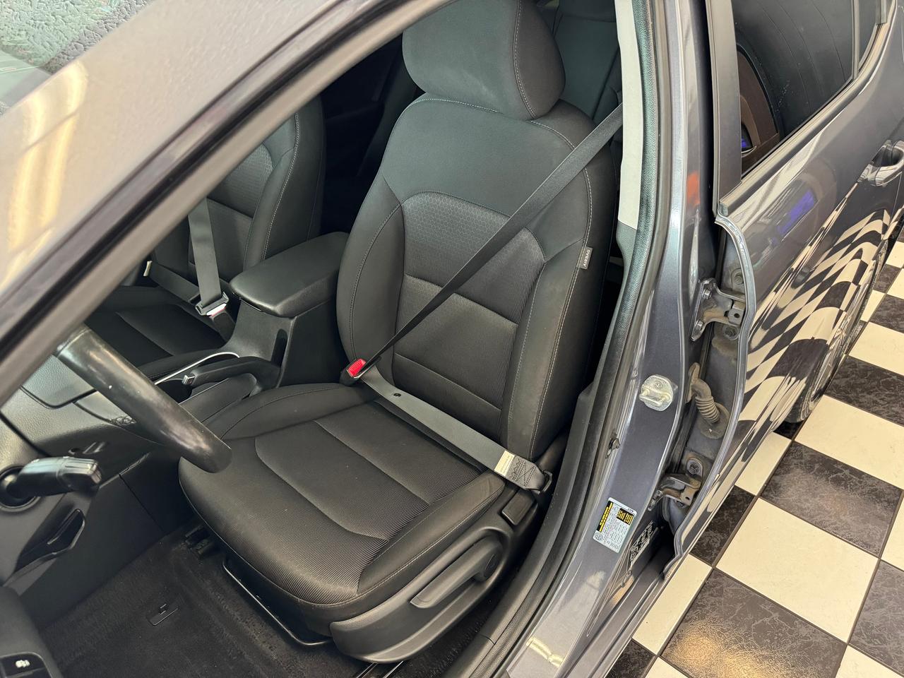 2018 Hyundai Elantra GL Manual+Camera+ApplePlay+Blind Spot+CLEAN CARFAX Photo
