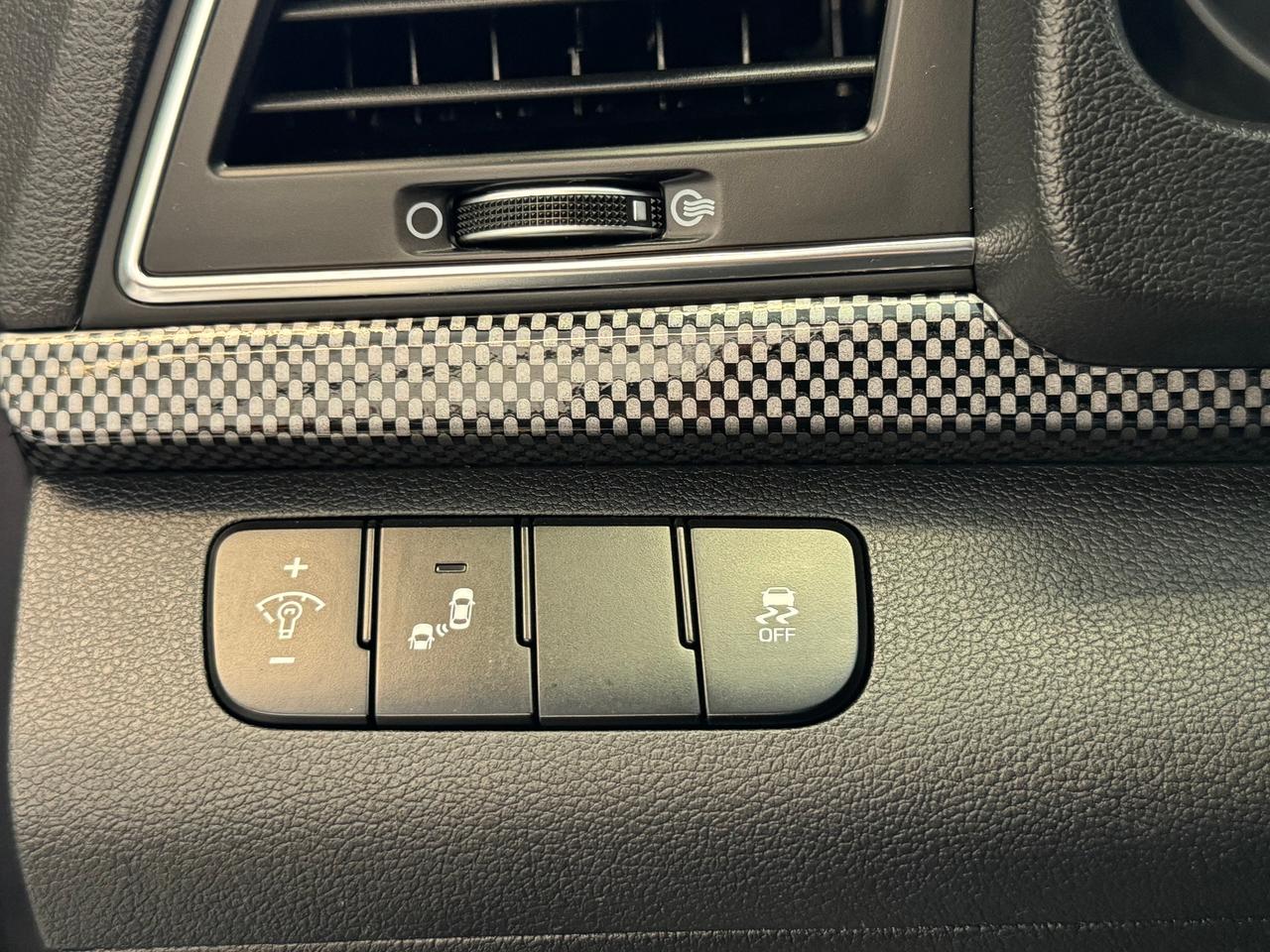 2018 Hyundai Elantra GL Manual+Camera+ApplePlay+Blind Spot+CLEAN CARFAX Photo