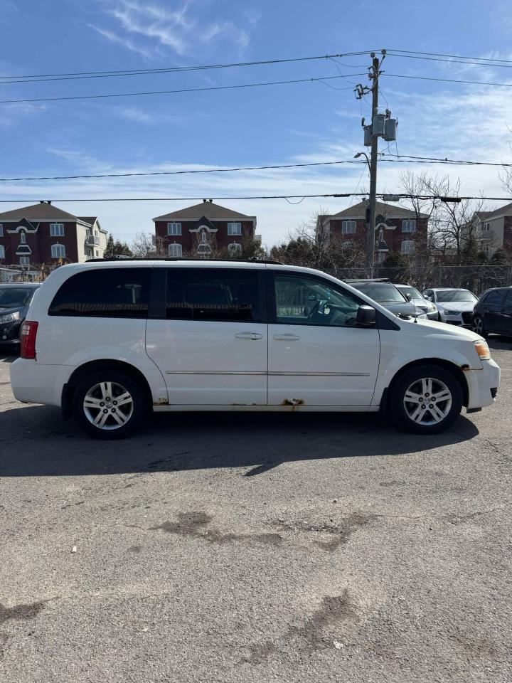 2010 Dodge Grand Caravan SXT - Photo #3