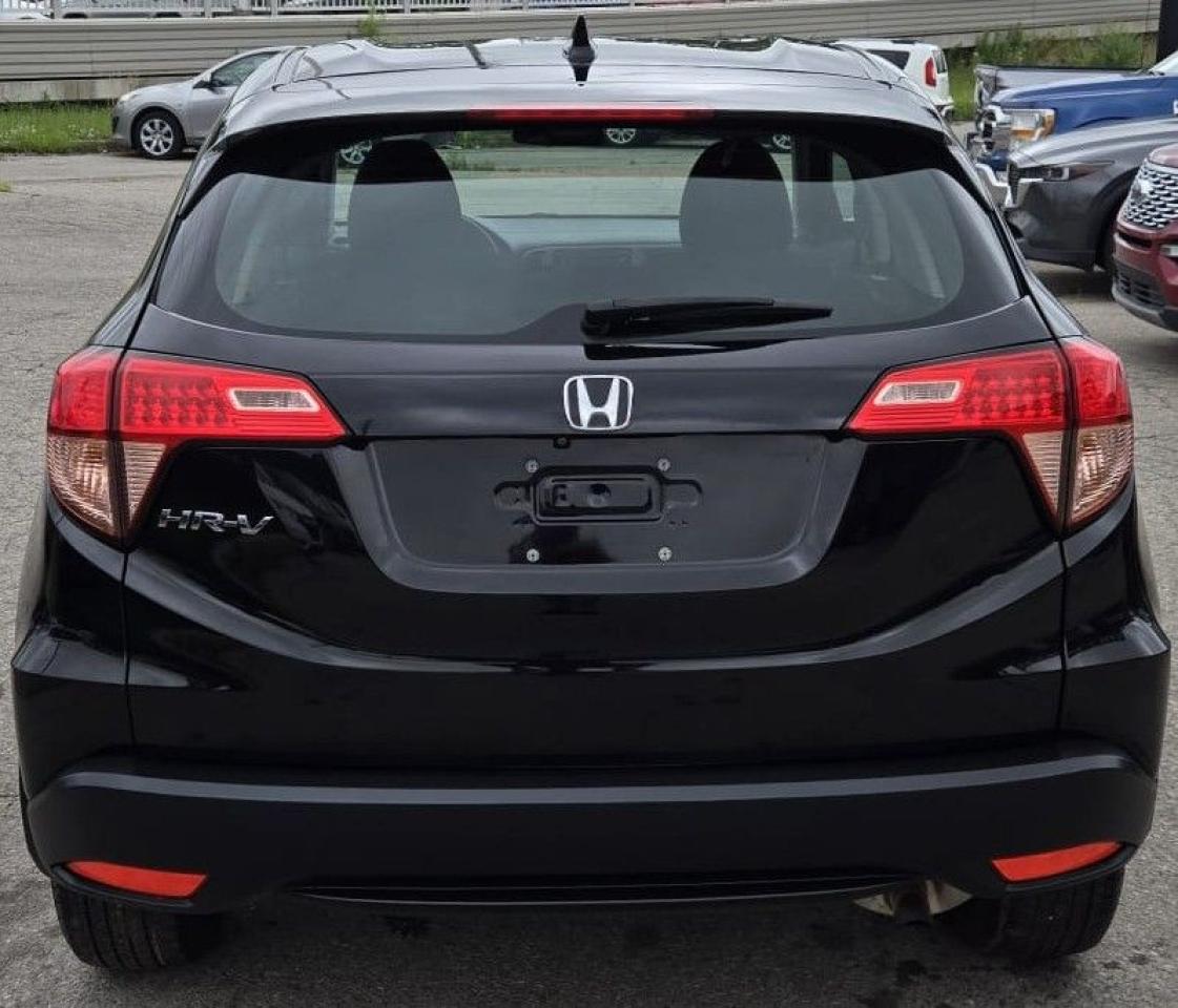 2017 Honda HR-V LX / NO ACCIDENTS / HEATED SEATS / LOW KMS - Photo #3