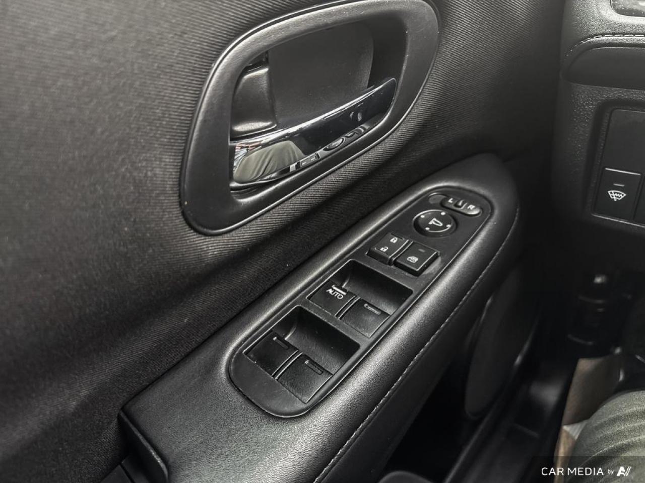 2017 Honda HR-V LX / NO ACCIDENTS / HEATED SEATS / LOW KMS - Photo #13