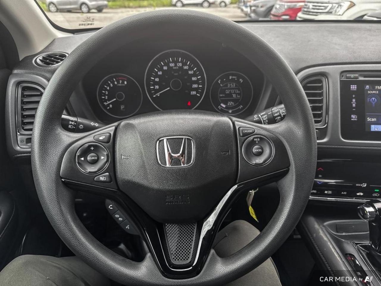 2017 Honda HR-V LX / NO ACCIDENTS / HEATED SEATS / LOW KMS - Photo #19