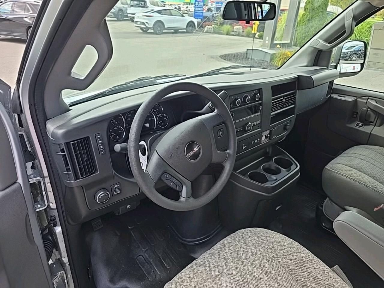 2025 GMC Savana 3500 Work Van Photo3