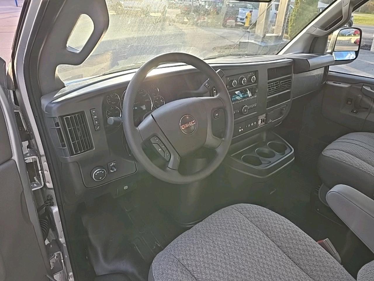2025 GMC Savana 3500 Work Van Photo