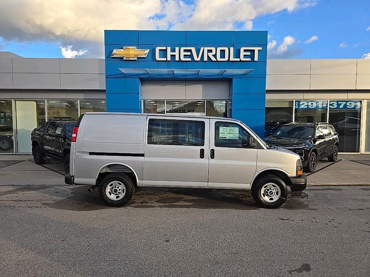 2025 GMC Savana 3500 Work Van Photo