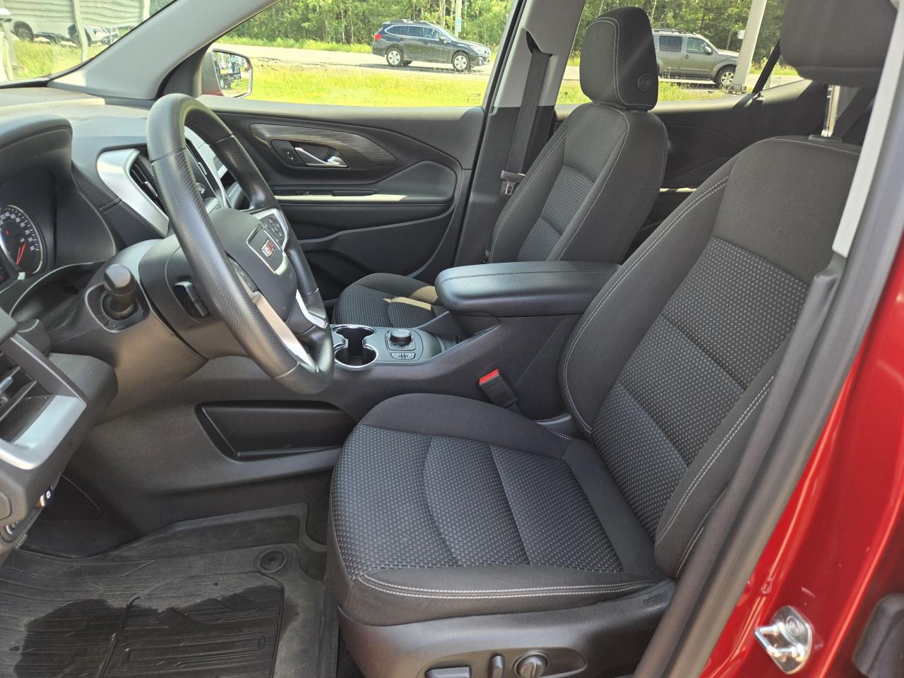 2024 GMC Terrain AWD 4DR SLE - Photo #8