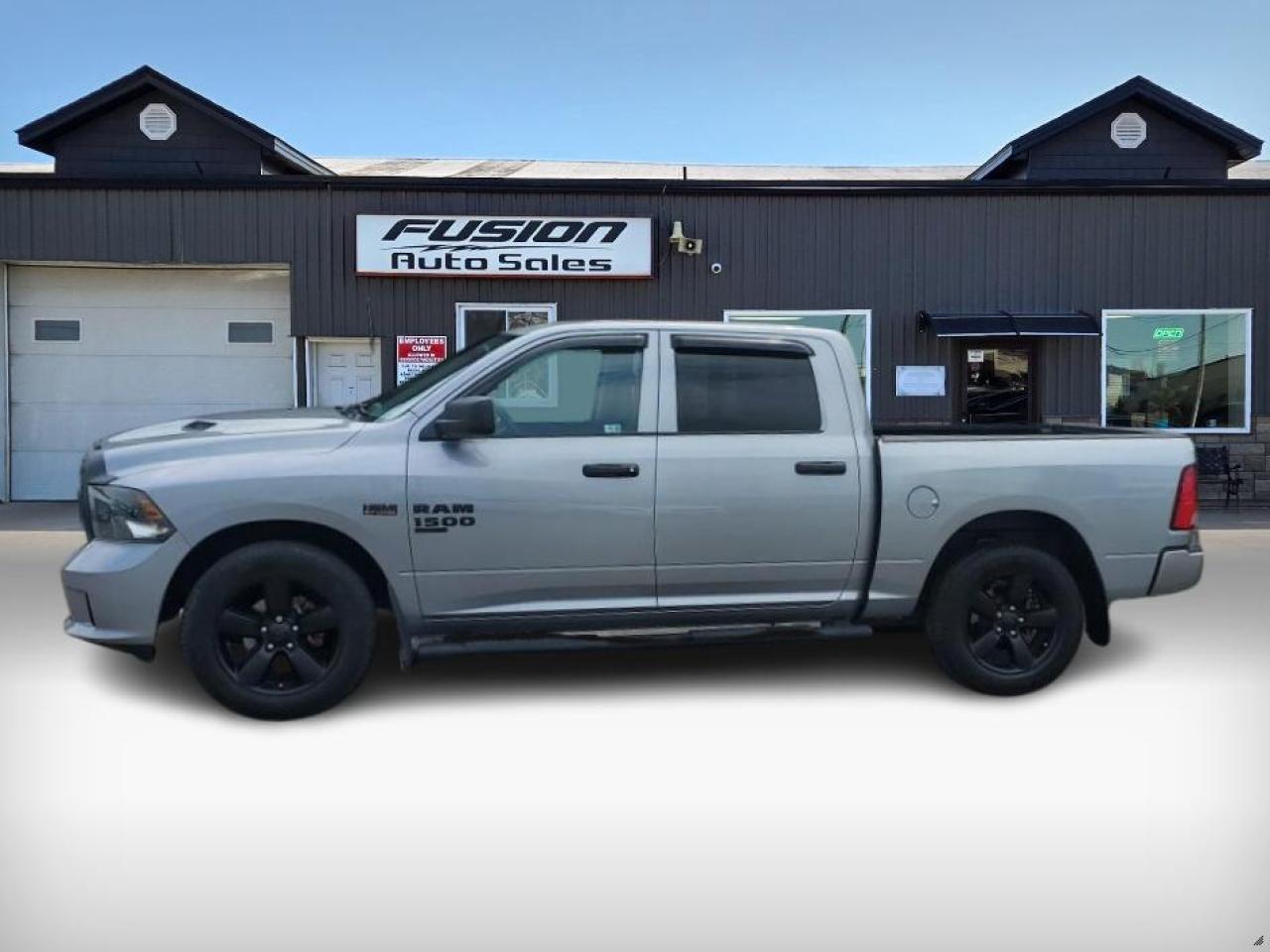 2020 RAM 1500 Classic EXPRESS 4X4 CREW CAB 5'7" BOX - Photo #2