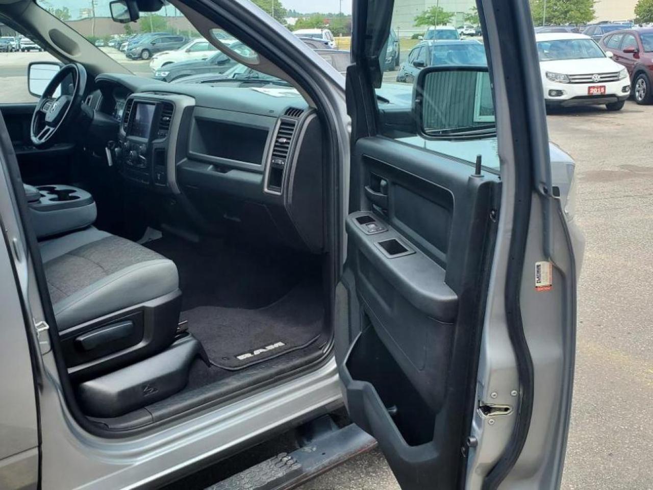 2020 RAM 1500 Classic EXPRESS 4X4 CREW CAB 5'7" BOX - Photo #19