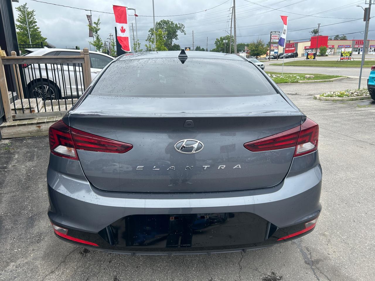 2020 Hyundai Elantra Luxury - Photo #4