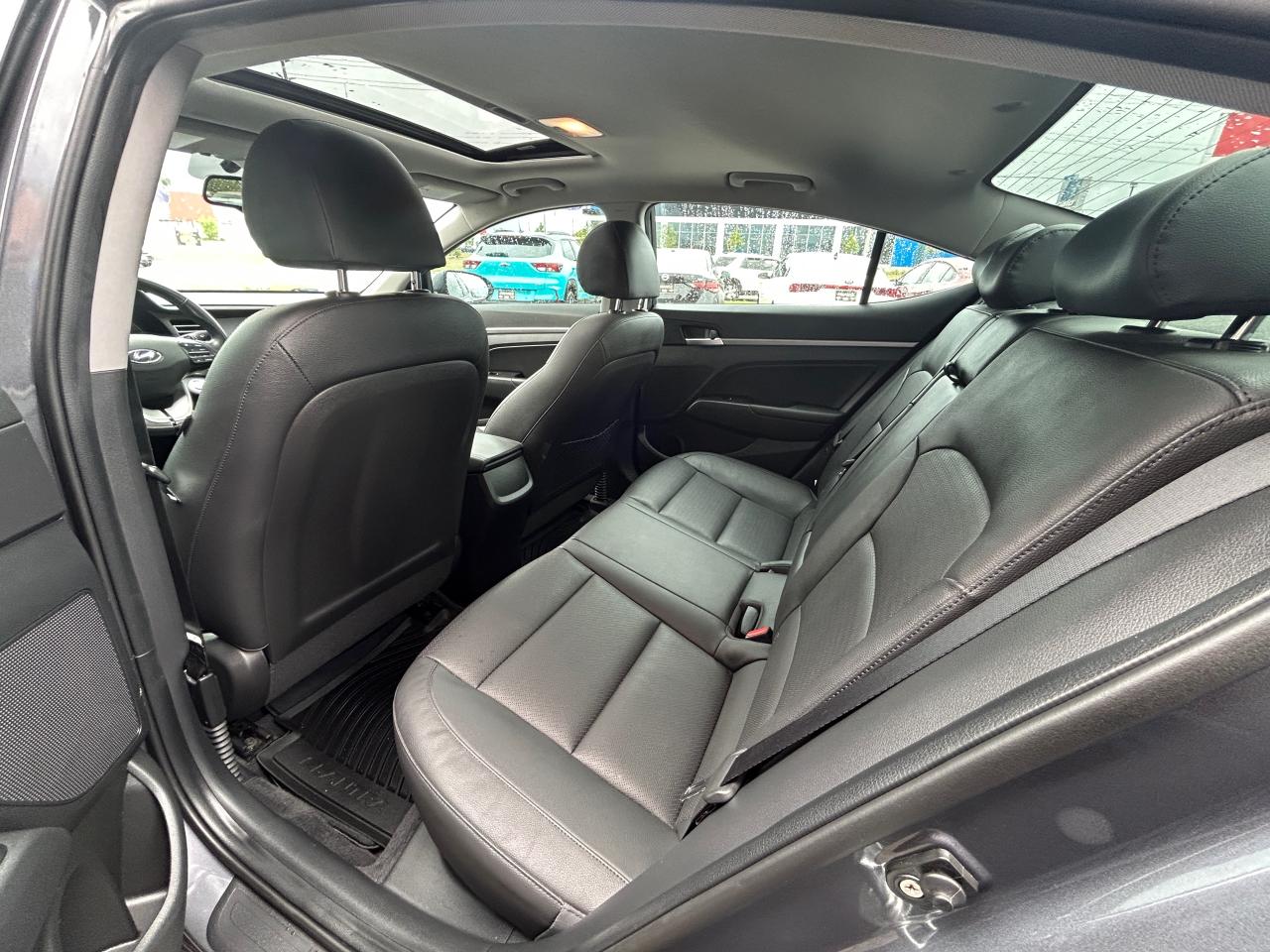 2020 Hyundai Elantra Luxury - Photo #6