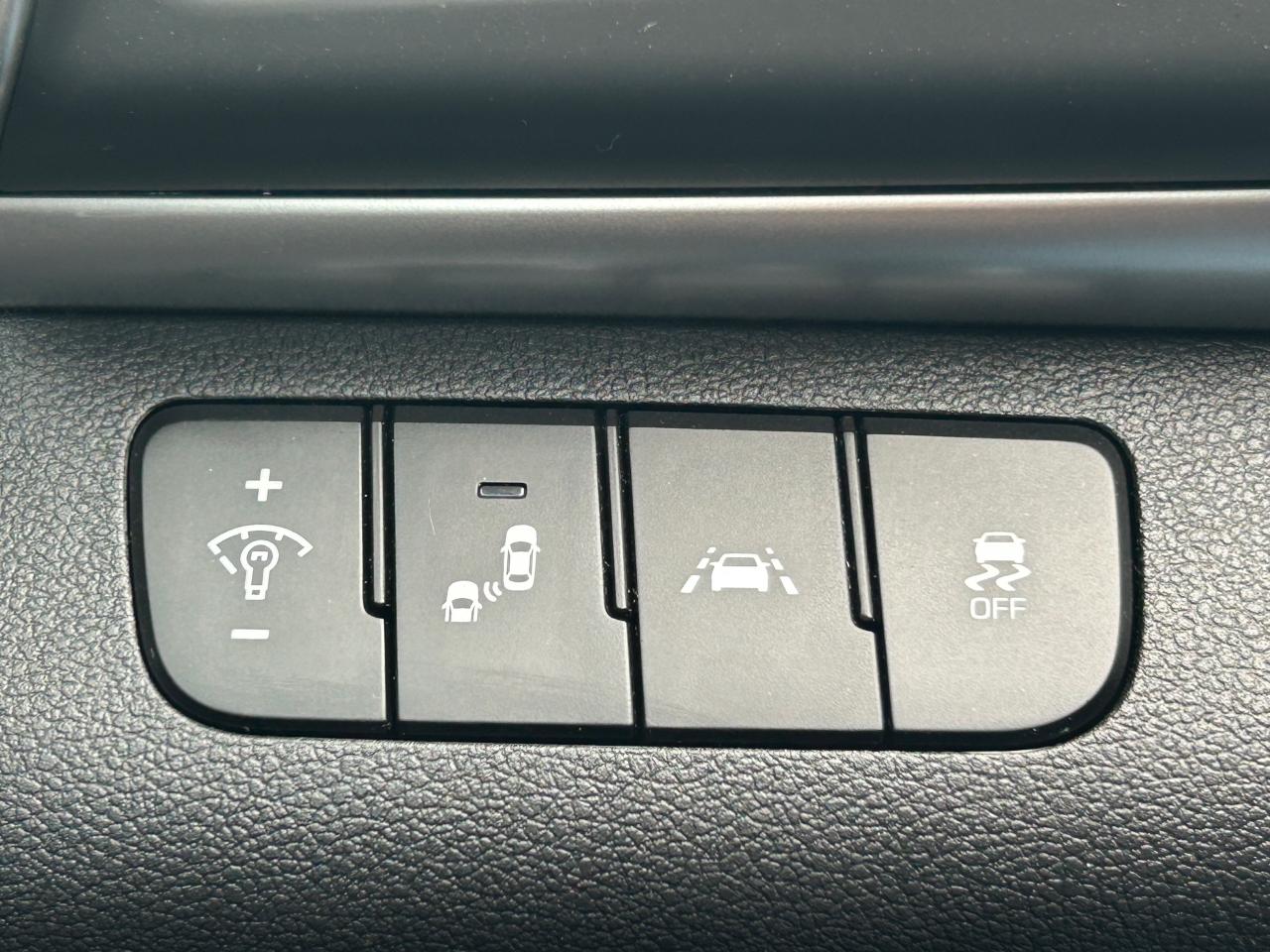 2020 Hyundai Elantra Luxury - Photo #7