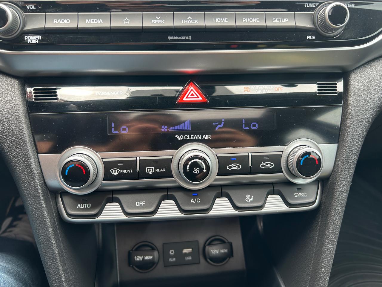 2020 Hyundai Elantra Luxury - Photo #14